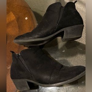 Size 5 1/2 American Eagle Black Ankle Booties